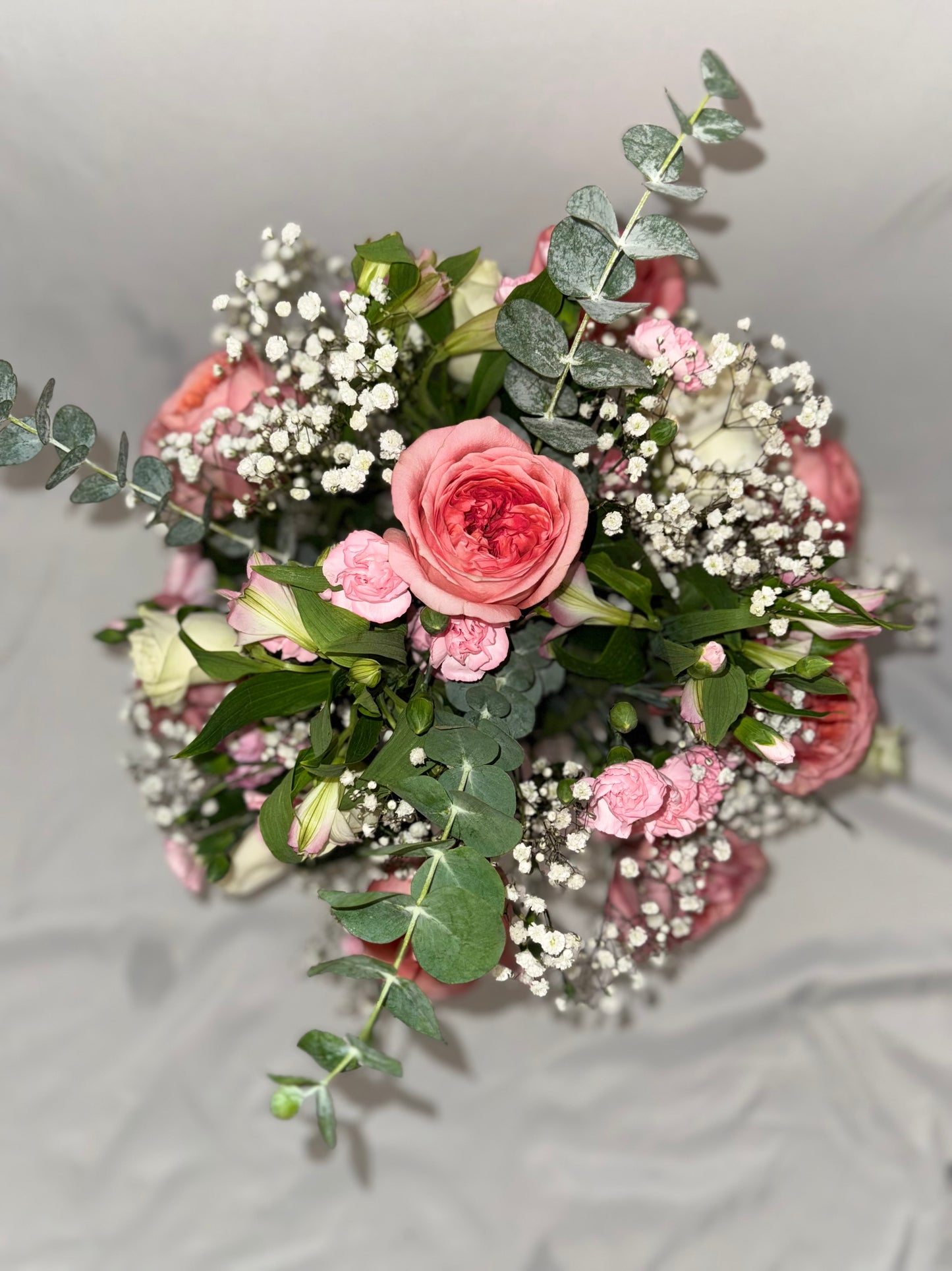 Cesta de Rosas Rosas y Blancas