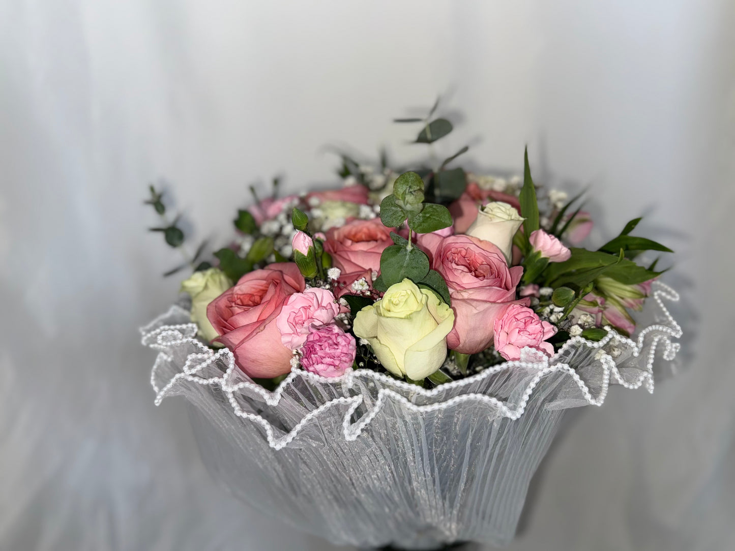 Ramo de Malla Rosas Rosas y Blancas