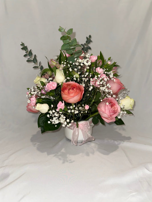 Cesta de Rosas Rosas y Blancas