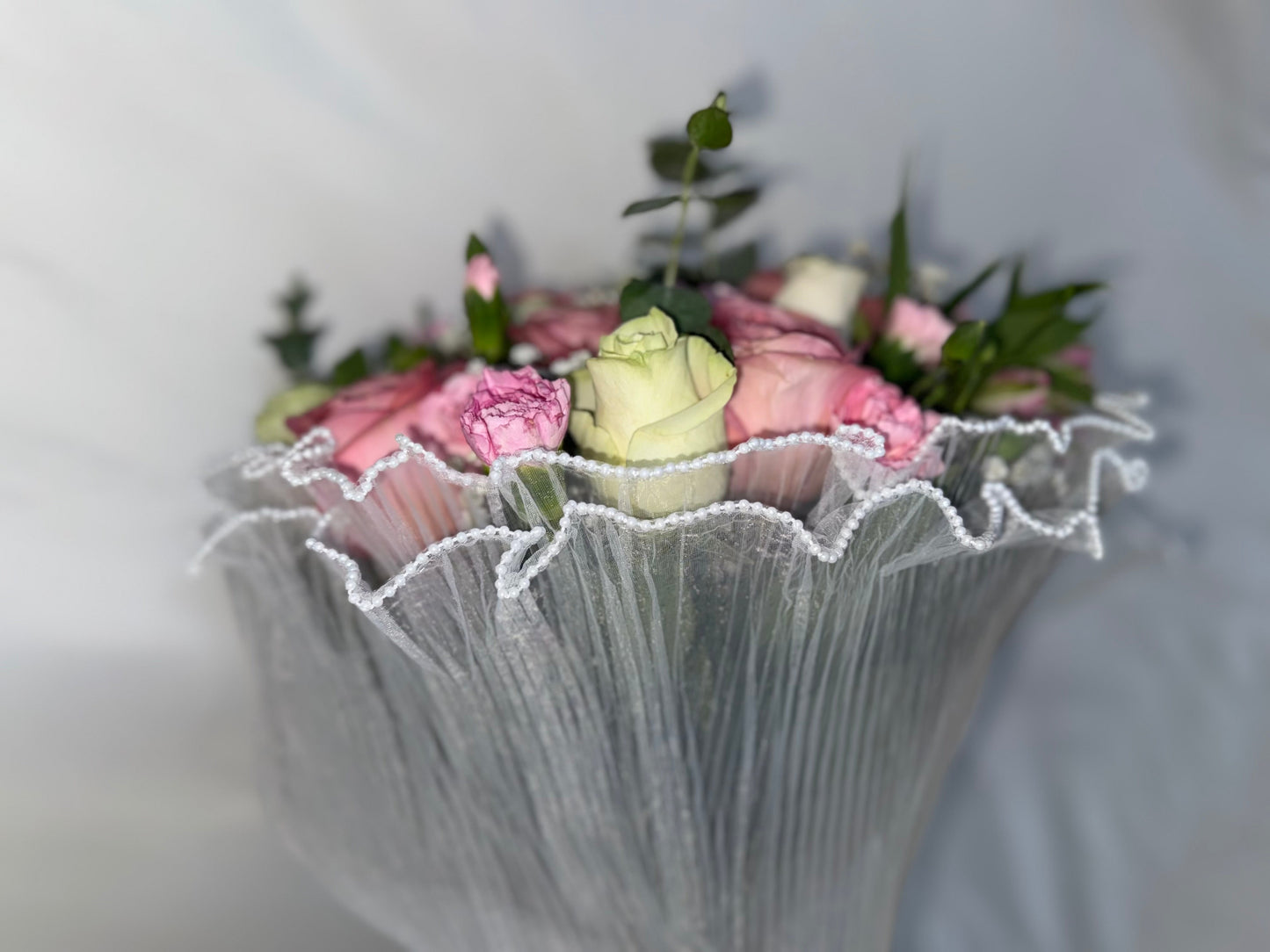 Ramo de Malla Rosas Rosas y Blancas